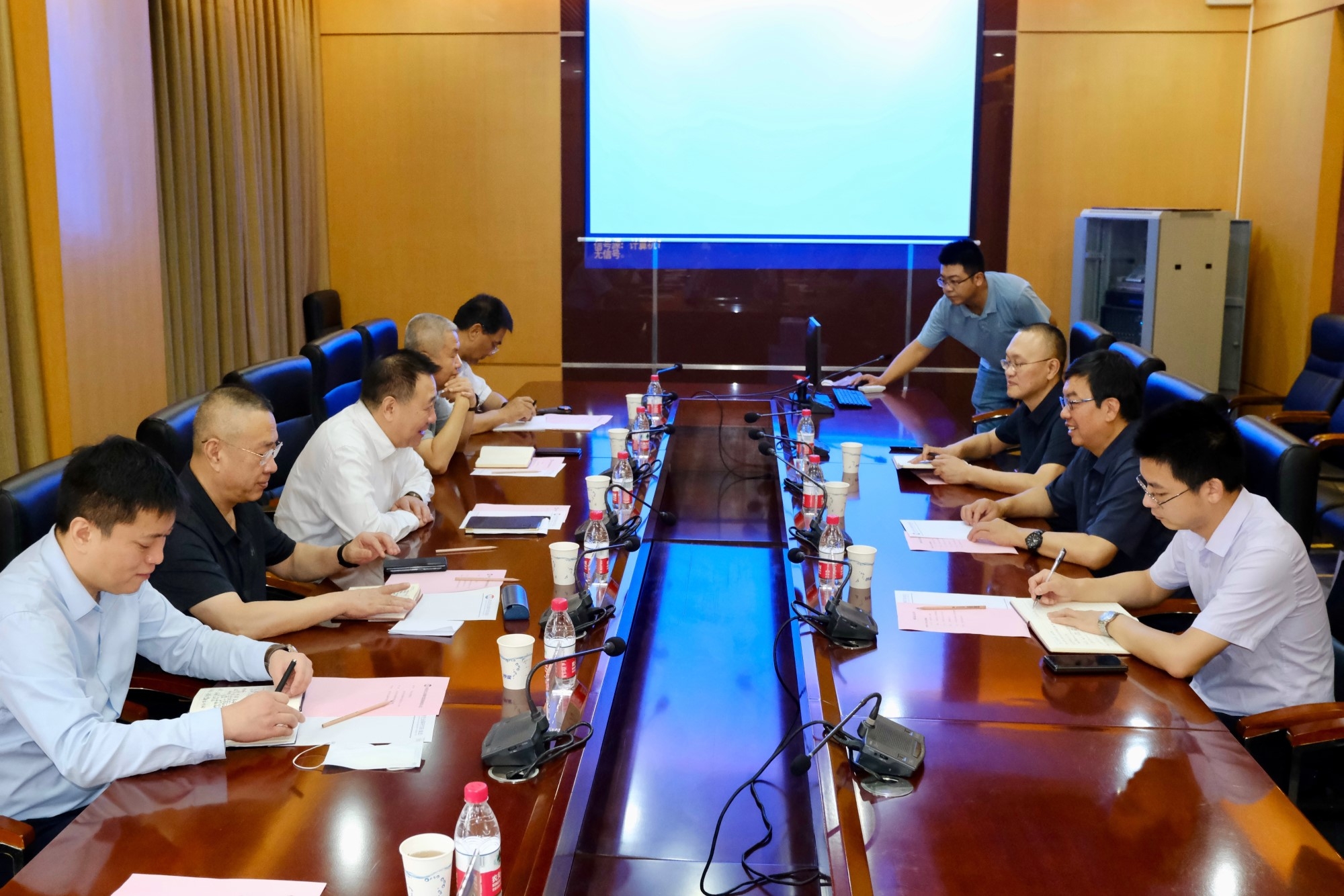 新宝GG集团党委书记、董事长金辉造访西北有色金属研究院